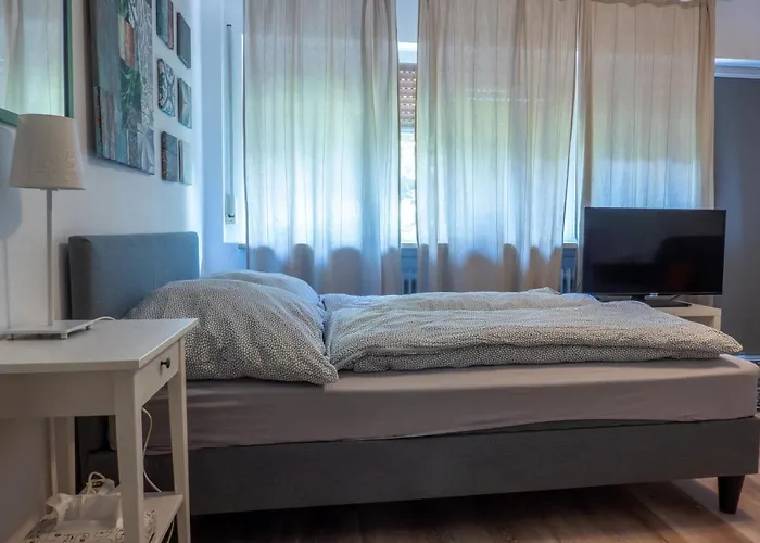 Kleines Souterrain Apartment Direkt Am Park