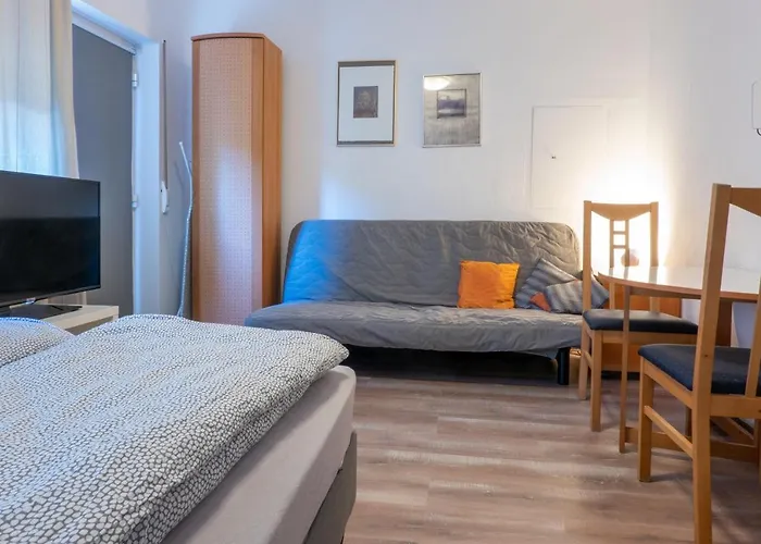 Kleines Souterrain Apartment Direkt Am Park