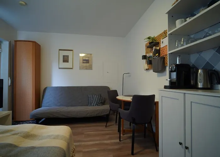 Kleines Souterrain Apartment Direkt Am Park